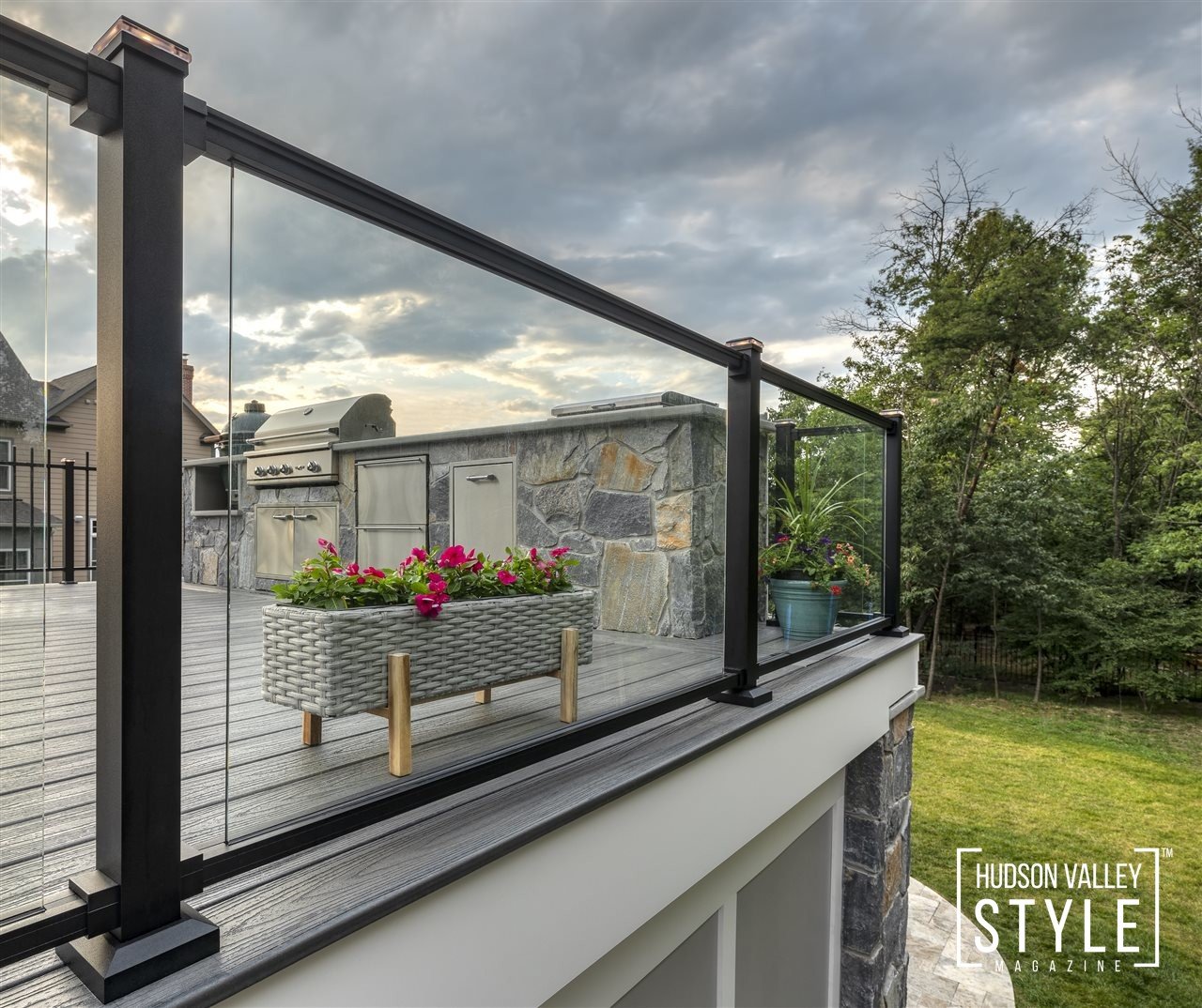 Cocktail railing and more: 5 trends for your deck