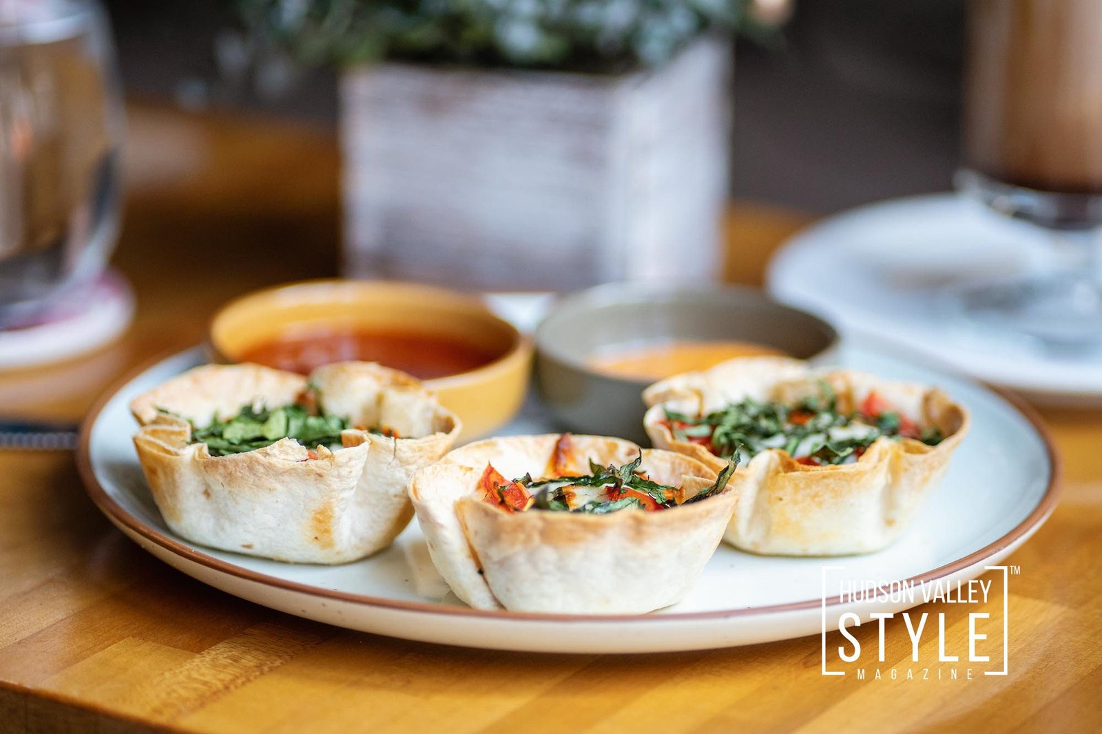Cafe Bloom NYC: A Hidden Gem in Washington Heights for a Cozy and Delicious Brunch Experience – Restaurant Reviews with Photographer Maxwell Alexander